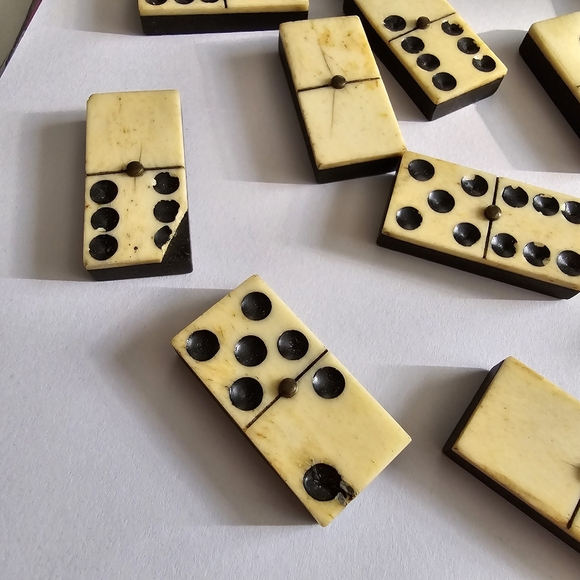 Vintage Domino bone and ebony antique game brass pin 21 dominoes dominos - Picture 15 of 16